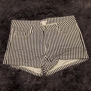 Cute black and white stripped denim short, size 10